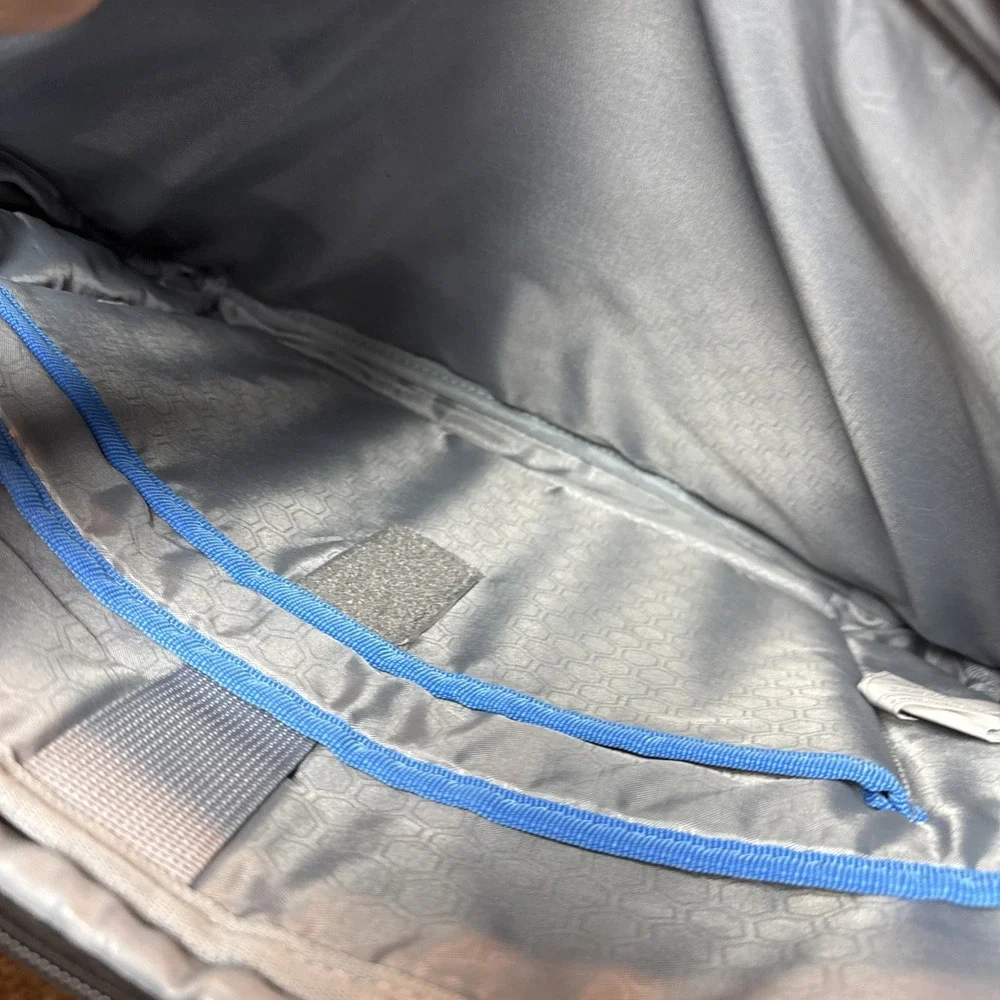 Dell laptop bag Padded 16x13 black  multi-pocket zippered Preowned- Stained‎